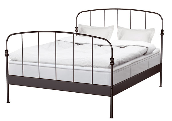 Rám postele Lillesand z ocele upravenej práškovou farbou. Predáva IKEA.