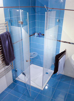 Moderná kúpelňa so sprchovacím kútom