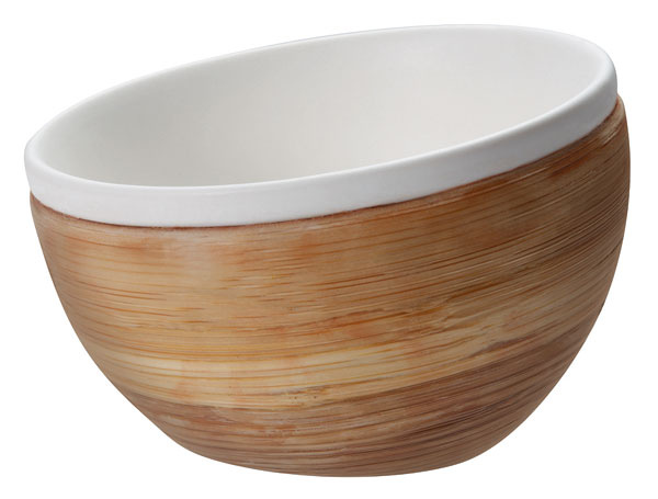Miska s odchýlkou: dokonale opracované aj v spoji medzi drevom a keramikou. 