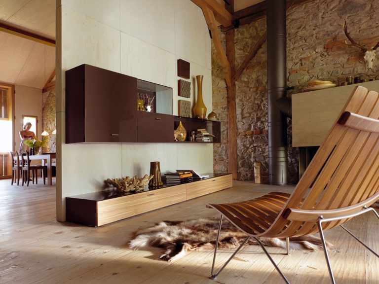 Inšpirácie na zariadenie interiéru dreveným nábytkom