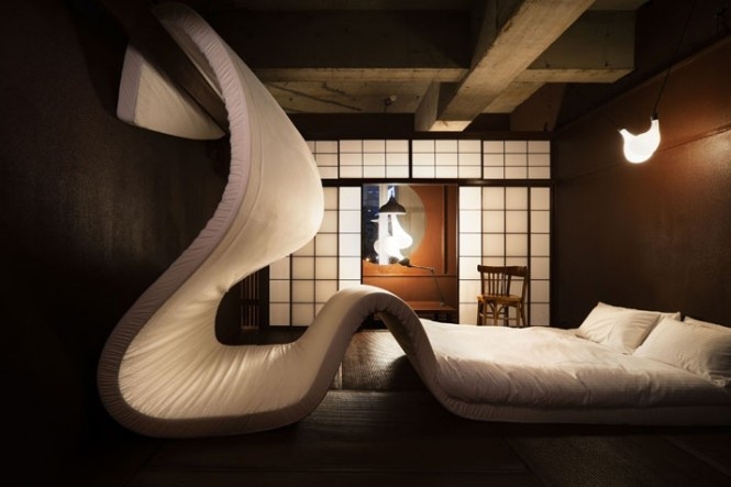 Izba navrhnutá tímom architektov pod vedením architekta Jo Nagasaka. Táto spálňa bola súčasťou výstavy, ktorá bola jedinečná tým, že si záujemci mohli rezervovať a stráviť noc v niektorej z izieb. 