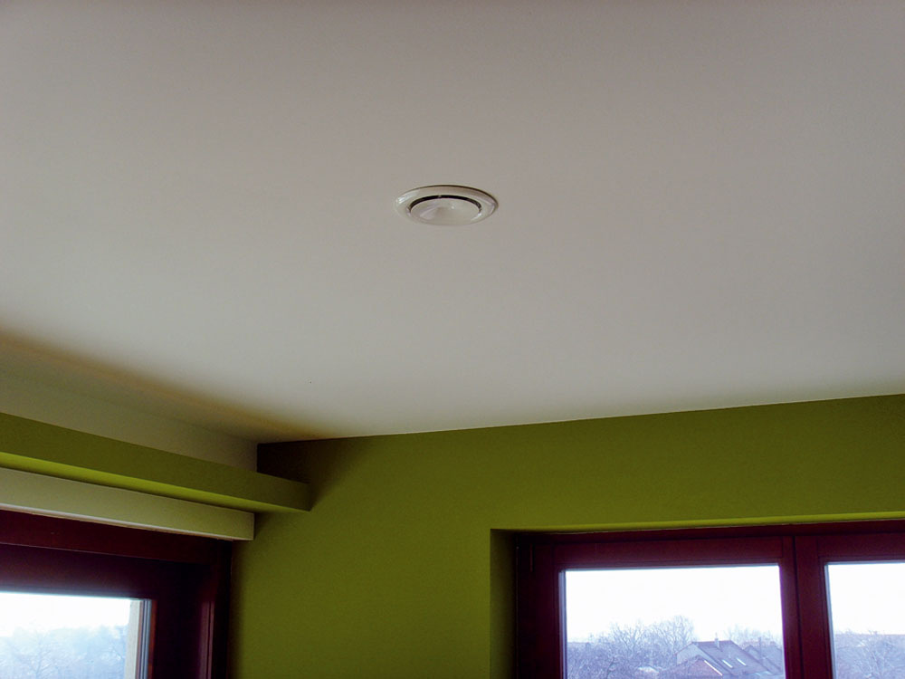 Výustky na stenách a stropoch môžu byť jediné, čo nakoniec obyvatelia domu vidia z celej vzduchotechnickej technológie.