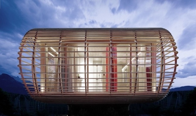 Architektonické štúdio Aisslinger prišlo s nápadom vytvoriť drevenú rozkladateľnú konštrukciu s uhlíkovým pôdorysom. 