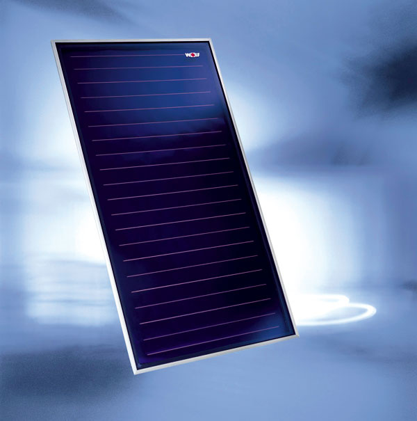 Súčasťou kvalitných plochých solárnych kolektorov je 3,2 mm hrubé bezpečnostné sklo, ktoré dokáže udržať viac ako 120-kilogramovú záťaž. Odolá tak aj nepriaznivým poveternostným podmienkam. Sklo plochého solárneho kolektora je matné, aby sa na maximálnu úroveň zvýšila efektivita premeny slnečnej energie na teplo. Ploché kolektory preukazujú v praxi vynikajúci pomer ceny a zisku tepla, pritom majú najlepšiu účinnosť počas teplejších slnečných dní. Využívajú sa predovšetkým na ohrev vody.