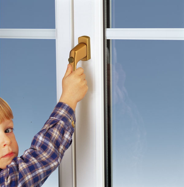 Kvalitné okenné kovanie predĺži životnosť vášho okna