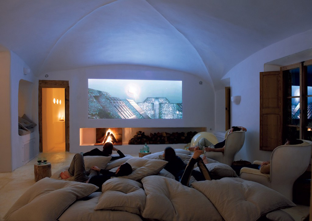 Snáď najmodernejším priestorom je izba s domácim kinom.