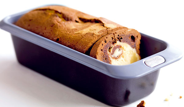 Forma Dubai na biskupský chlebíček od firmy GreenPan, kombinácia ocele a hliníka, nepriľnavý keramický povrch Thermolon neobsahuje škodlivé látky, 28 × 7,5 cm. Cena 39,30 €. Predáva Potten Pannen.