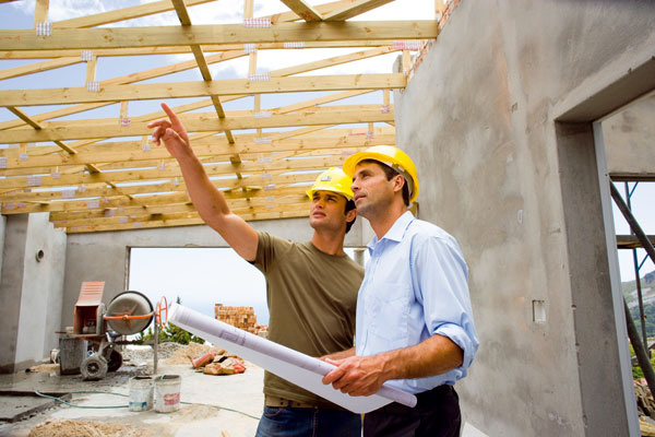 Stavebný dozor a stavbyvedúci – kľúčové postavy stavby