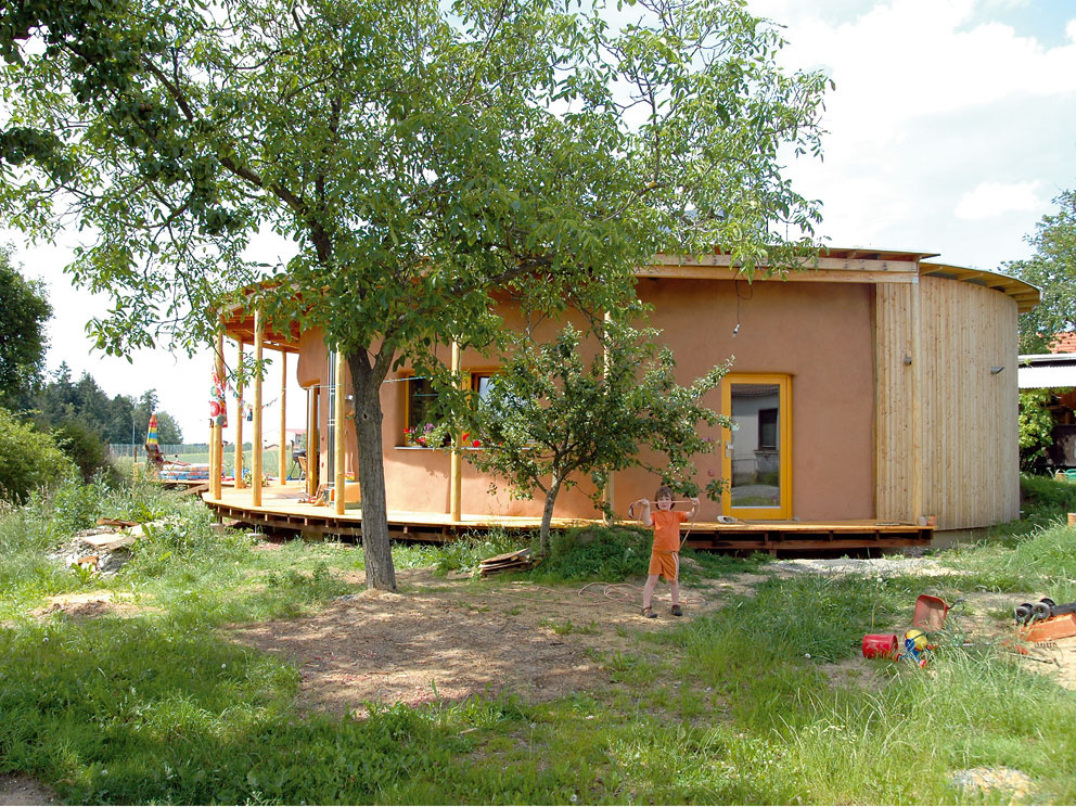 Netradičný pasívny dom z prírodných materiálov s minimálnou ekologickou stopou.