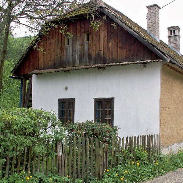 Chalúpka pod lesom alebo chata pri vode