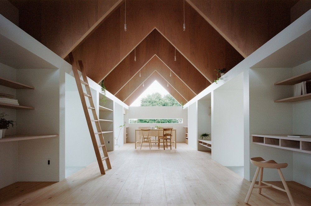 Rodinný dom „po japonsky“ čaruje s denným svetlom v interiéri