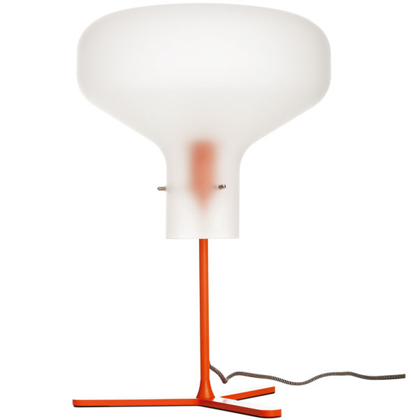 Air, mliečne biele sklo, oranžový podstavec, 50,5 × 32 cm, 299 €, BoConcept, Light Park