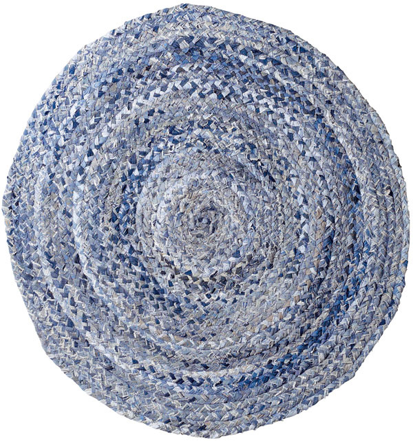 Okrúhly koberec Bloomingville z pletenej džínsoviny, priemer 170 cm, 219 €, www.bloomingville.com 