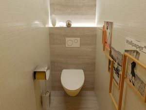 2 riešenia, ako funkčne a prakticky zariadiť panelákovú kúpeľňu