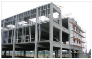 Oceľová konštrukcia Lindab použitá pri výplní obvodových stien veľkých stavieb ako je napr. Ford Centrum