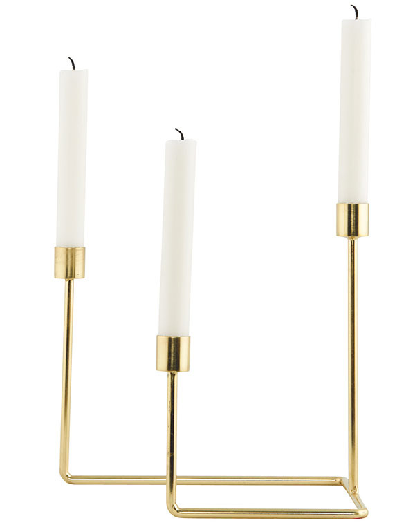 Zlatý svietnik House Doctor na tri vysoké sviečky, 23 × 18 × 23 cm, 32,90 €, www.artchateau.de