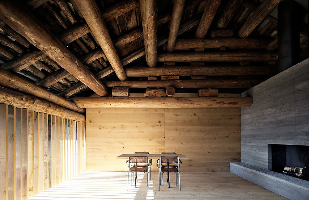 Nevyužitú stodolu premenili na pozoruhodný dom vo Švajčiarsku