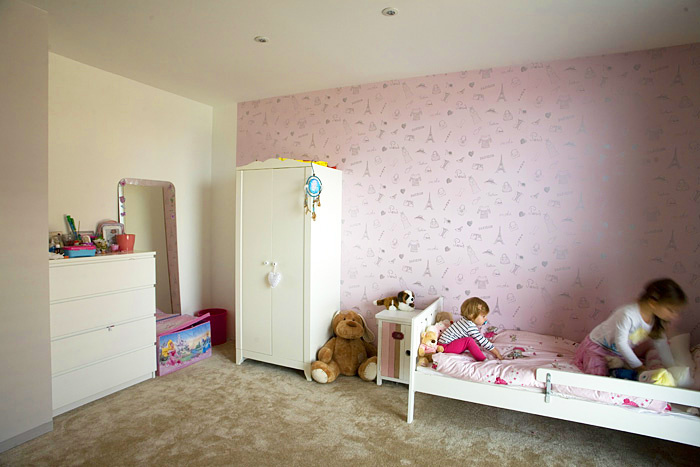 Detské izby sú spolu so spálňou a kúpeľňou na poschodí.