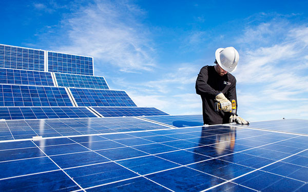 Viete, ako môžete ušetriť 30 – 50 % na inštalácii solárnych zariadení? 