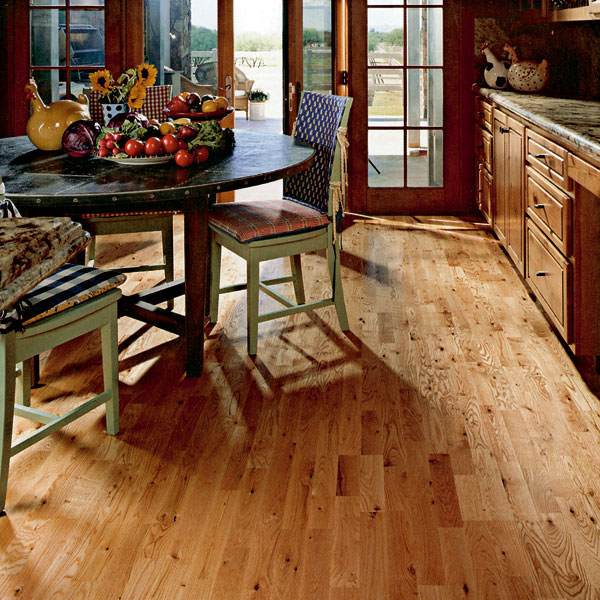 Laminátová a drevená podlaha v kuchyni