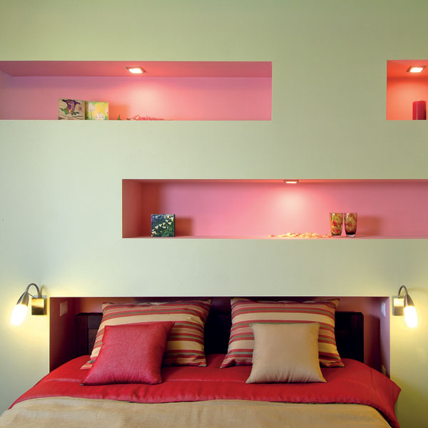 Romantická minimalistická spálňa