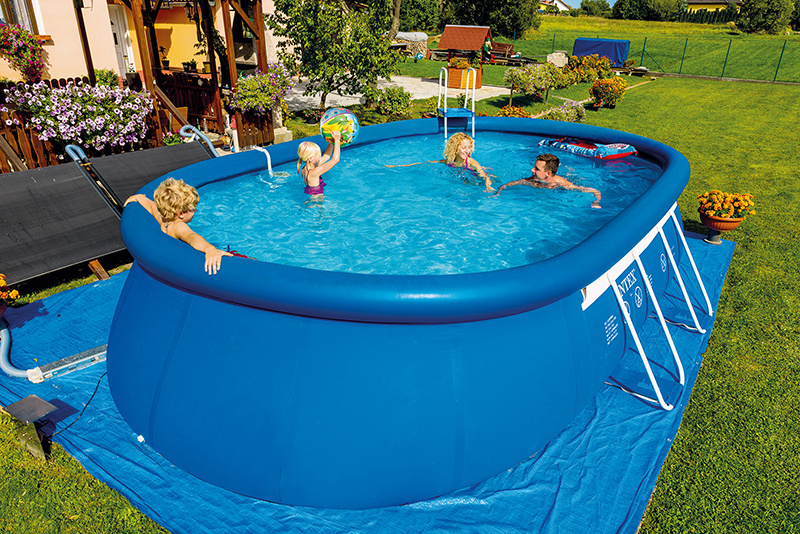 Bazény Swing môžu mať aj oválny tvar. V tom prípade ponúkajú oveľa viac priestoru na kúpanie. Stabilnú opornú konštrukciu ľahko a rýchlo zostavíte pomocou rýchlospojok.