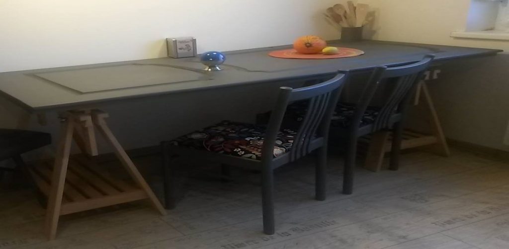 VÁŠ TIP: Jedálenský stôl zo starých dverí