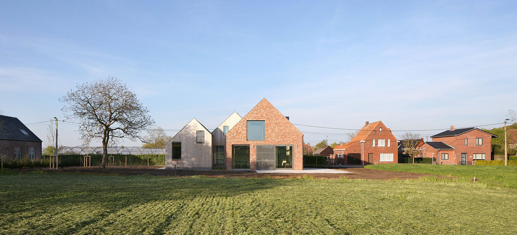 Ako sa dokáže chátrajúci farmársky dom premeniť na nádherný moderný dom