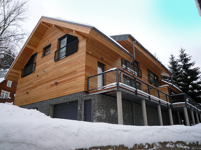 Horský dvojdom pre lyžiarov premenili na trvalé bývanie