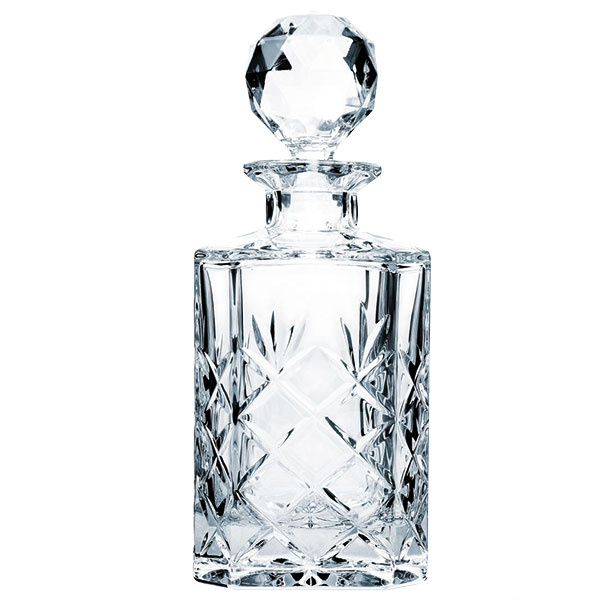 Krištáľová karafa Classic Crystal od značky Bohemia, výška 25 cm, objem 0,8 l, 50,15 €, www.bellarose.sk