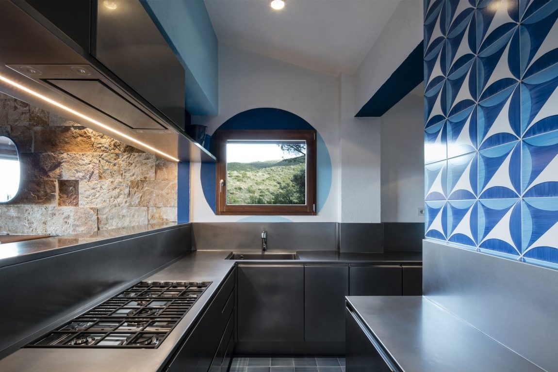 Modrá dominuje talianskemu interiéru s gráciou