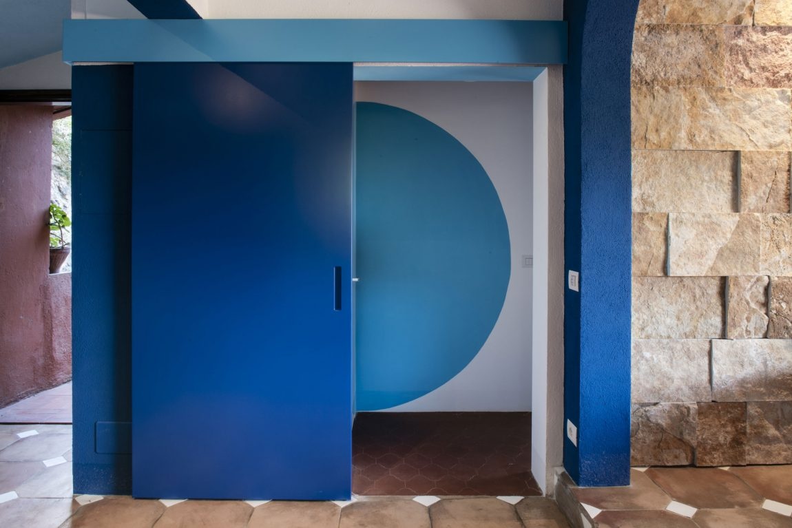 Modrá dominuje talianskemu interiéru s gráciou