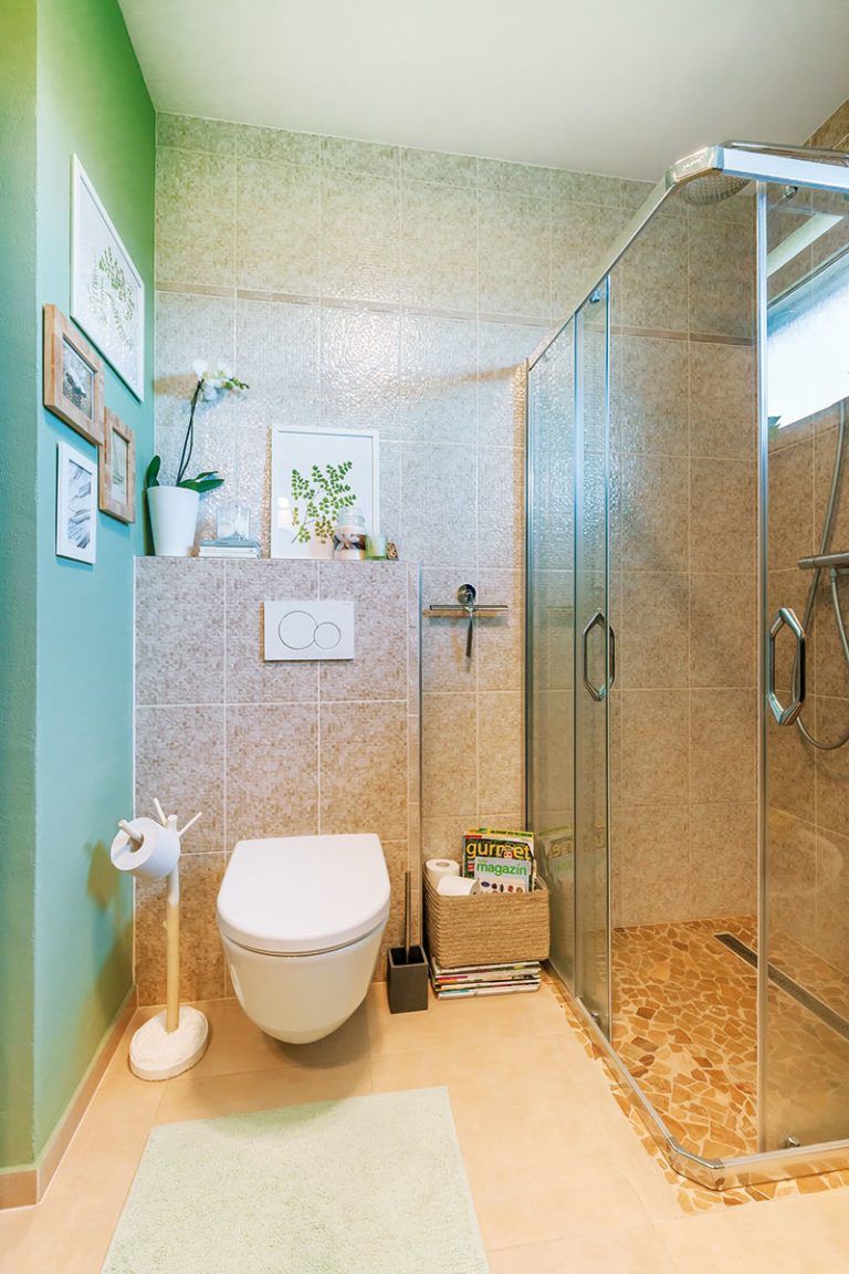 Závesné WC zaberá menej miesta ako bežná toaleta a uľahčuje upratovanie.