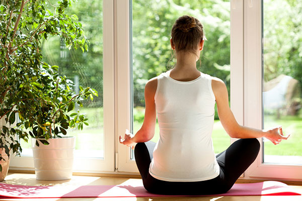 Viete, čo je najdôležitejšie, ak cvičíte jogu doma?