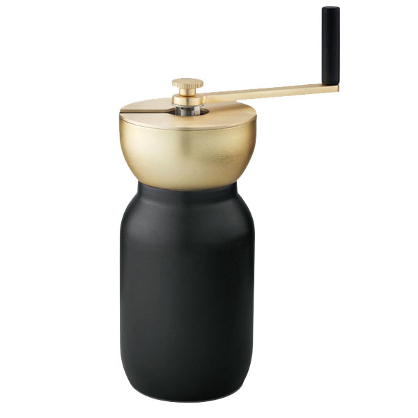 Ručný mlynček na kávu Collar od značky Stelton, glazovaná keramika, oceľ, výška 19,5 cm, objem 0,5 l, 84,90 €, www.designville.sk 