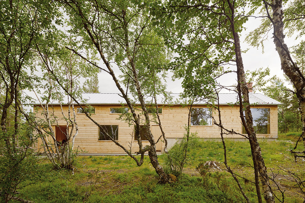 V jednoduchosti je krása: Nenápadná drevená chata s pokorou k prostrediu
