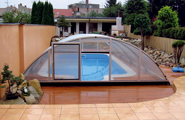 Bazén pod strechou