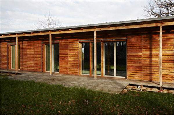 Moderný spôsob vidieckeho bývania: Šikovný jednopodlažný drevodom