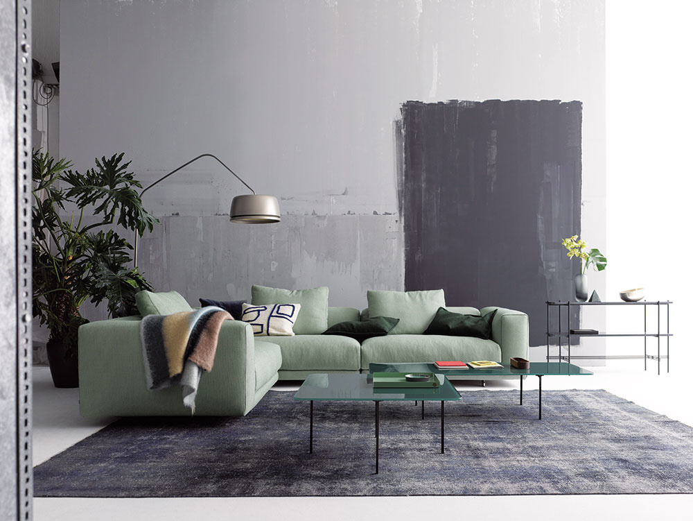 Obývačka v minimalistickom štýle doladená industriálnymi prvkami