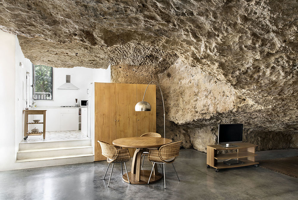 Španielski architekti vytvorili jedinečný dom v skale