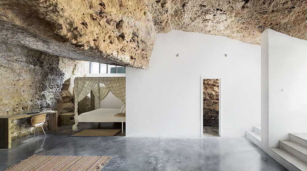 Španielski architekti vytvorili jedinečný dom v skale