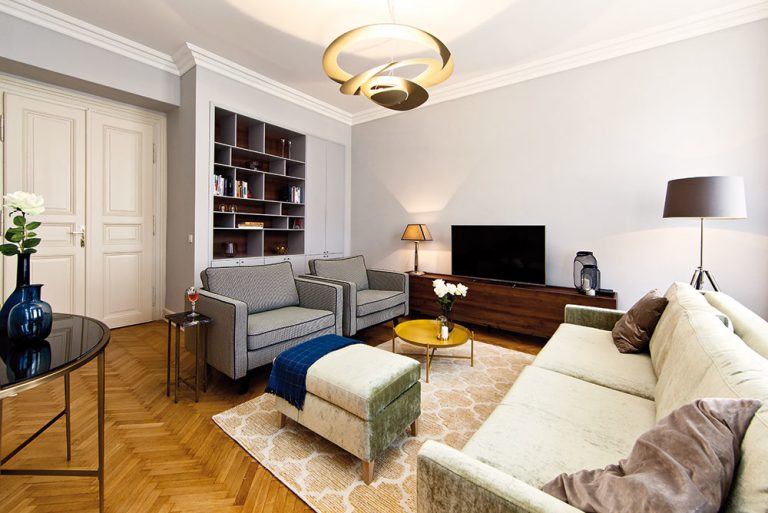 Zrekonštruovaný byt s vysokými stropmi dýcha noblesou a eleganciou