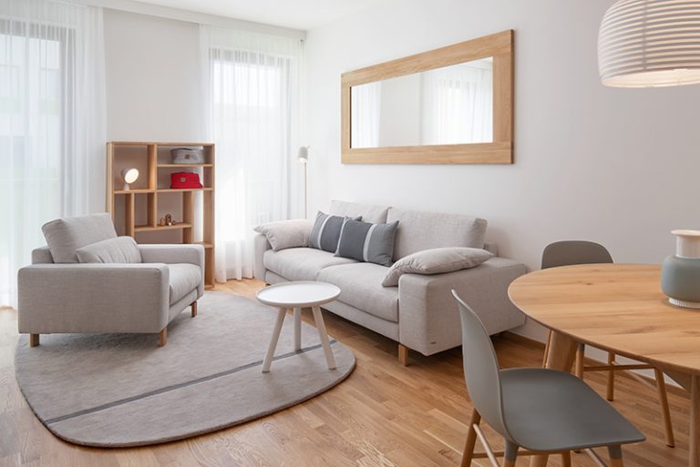 Svetlý byt pre 4-člennú rodinu doplnený atypickým nábytkom a doplnkami v severskom štýle