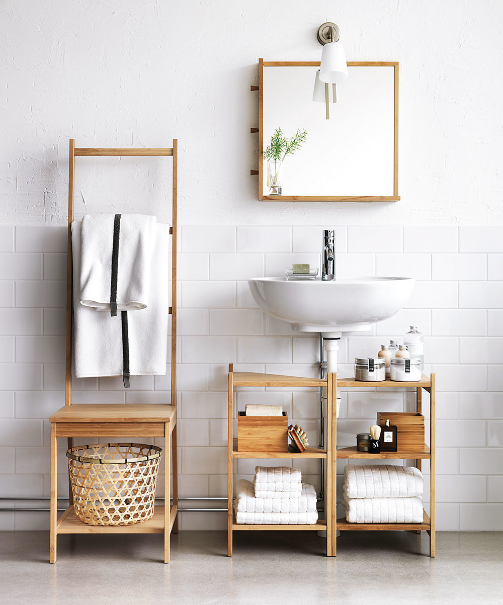 ČISTÁ PRÍRODA. Ekologický kúpeľňový nábytok RÅGRUND je vyrobený z bambusového dreva, ktoré je zvyknuté na tropické prostredie, takže kúpeľňa plná horúcej pary mu nerobí problém. Predáva IKEA.