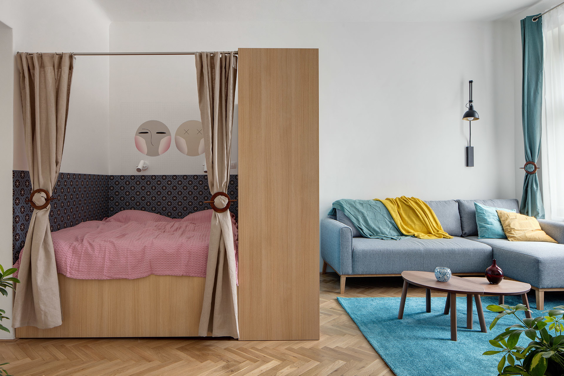Starý byt v Prahe ožil farbami a dobrými nápadmi