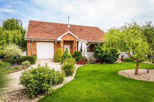 Ako na anglickom vidieku: Prízemný rodinný dom s tehlovým obkladom a krásnou záhradou