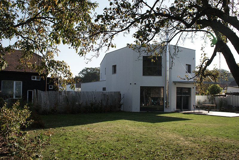 Bývanie pre štvorčlennú rodinu s atypickým pôdorysom domu v tvare mnohouholníka