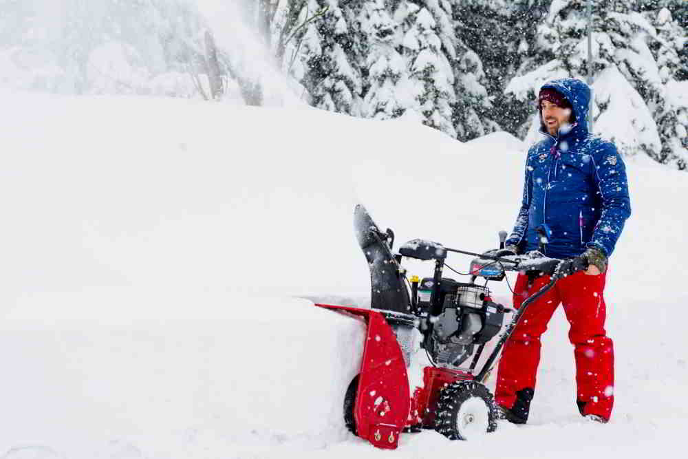 Snehové frézy – ideálni pomocníci pri odpratávaní snehu