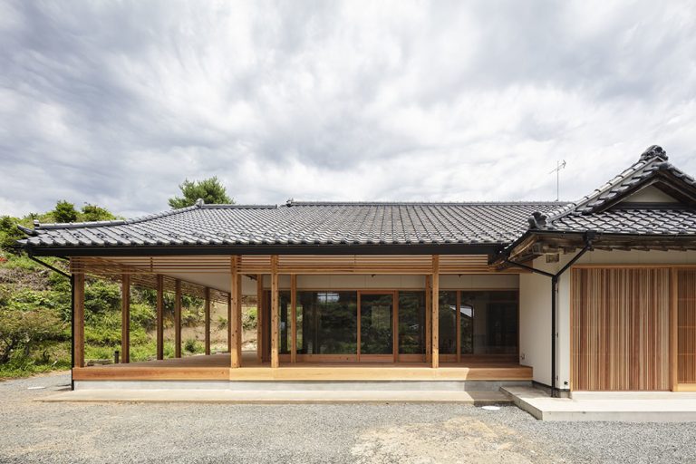 Rekonštrukcia na japonský štýl: Zrušili izby a vytvorili priestrannú terasu