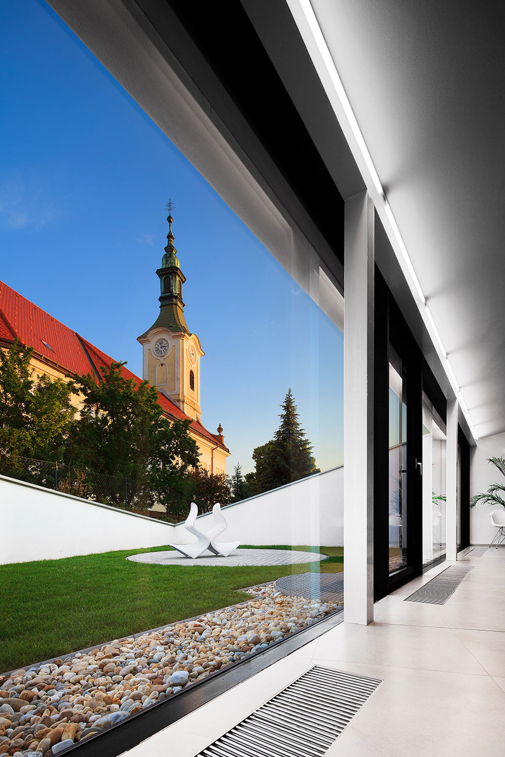 Dom pre kňaza v Dražovciach: Trvácnosť, čistota, ale aj vtipné riešenia